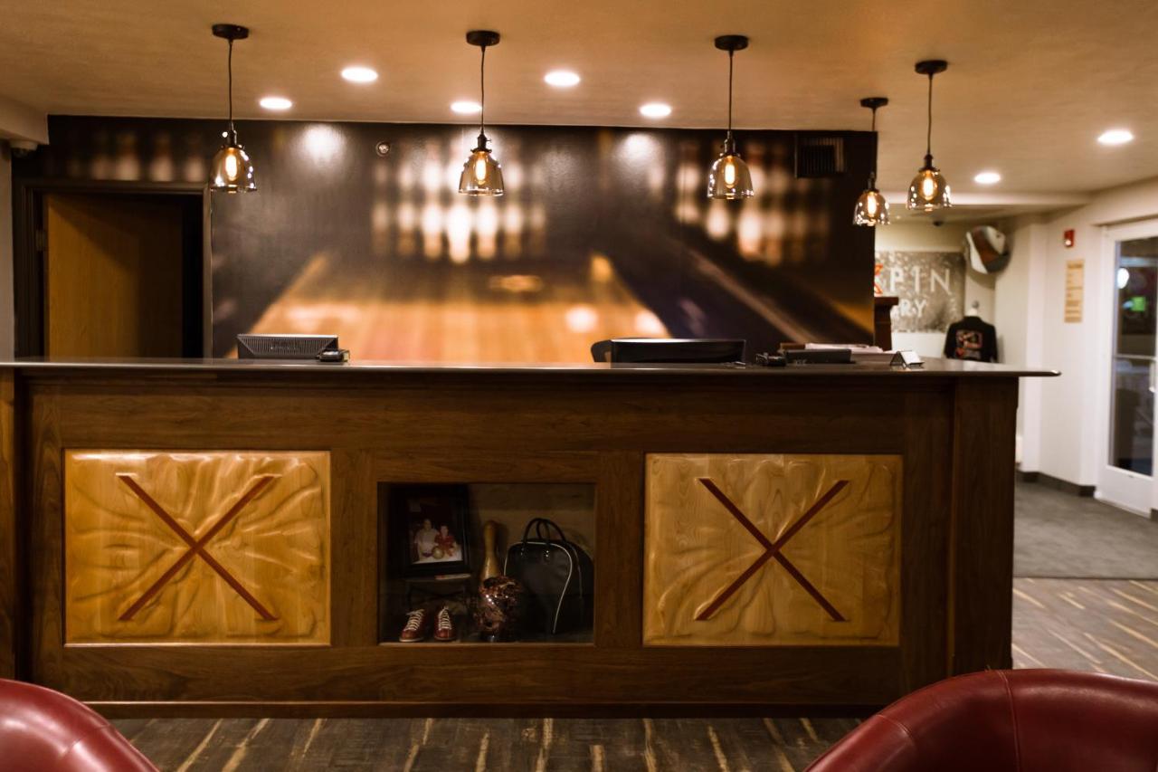 Ten Pin Inn & Suites Мозес-Лейк Экстерьер фото